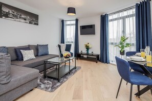 Deluxe Apartment, Private Bathroom | Lounge