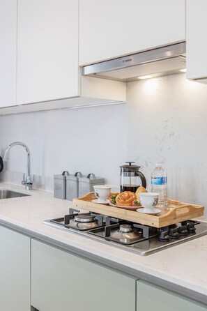 Deluxe Apartment, Private Bathroom | Shared kitchen - Watford Cassio Deluxe - Modernview Serviced Accommodation (Watford)