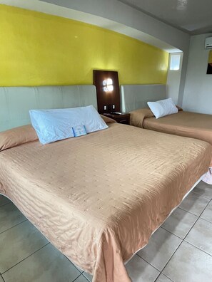 Executive Room | In-room safe, iron/ironing board (on request), WiFi (free), bed sheets - Hotel Splash Inn (Silao)