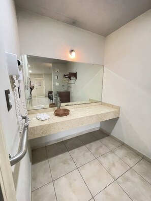 Habitació executiva | Bany | Dutxa i tovalloles 