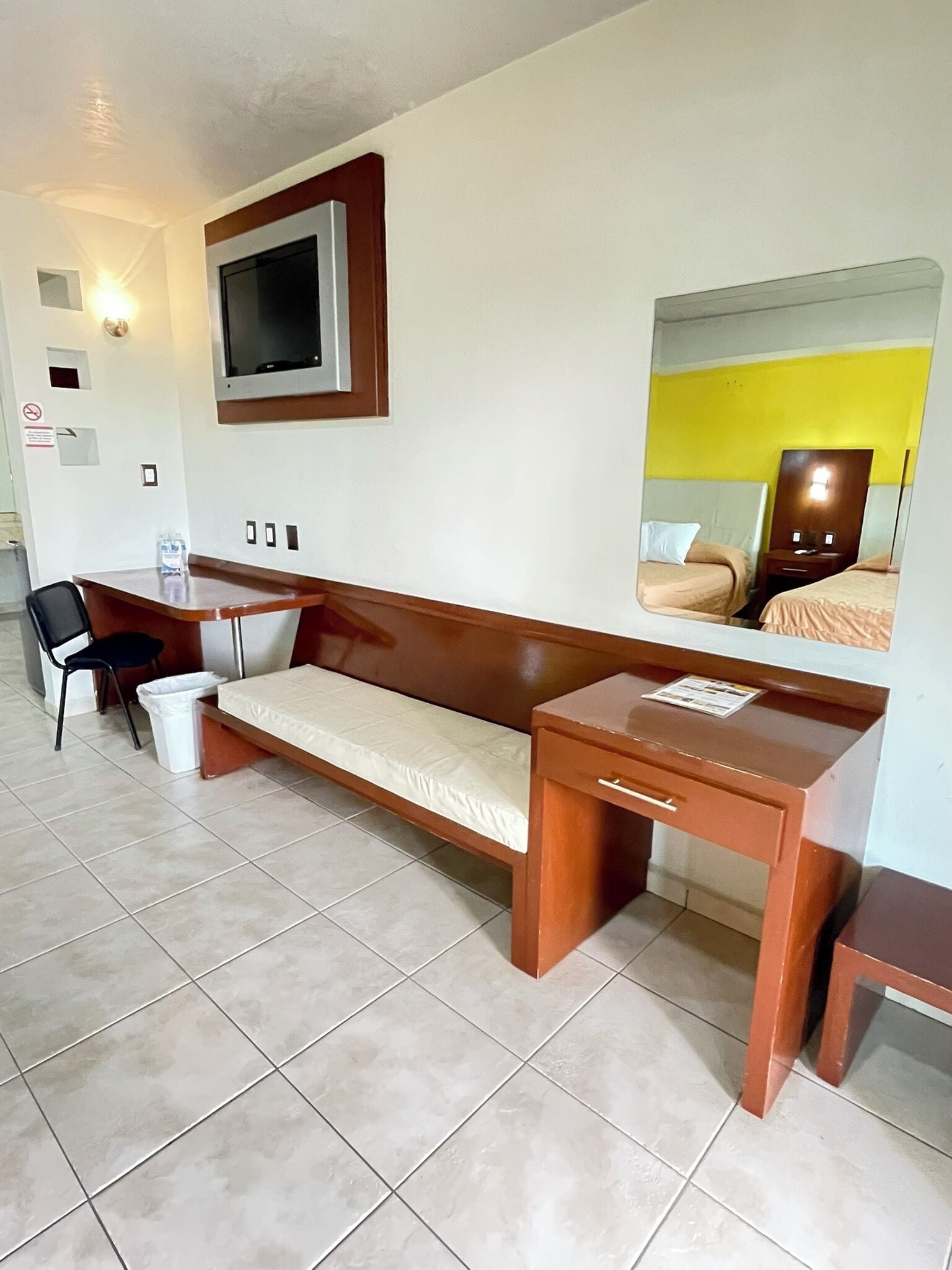 Habitación ejecutiva | Caja de seguridad en la habitación y tabla de planchar con plancha 