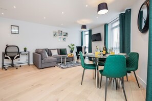Apartamento de lujo, baño privado | Salón