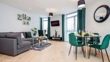 Luxury Apartment, Private Bathroom | Lounge