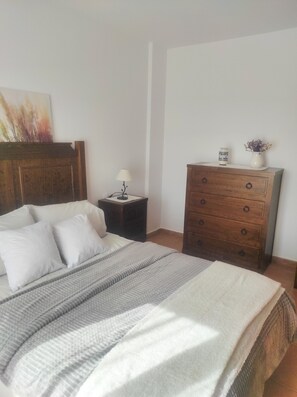 1 chambre, bureau, fer et planche à repasser, Wi-Fi gratuit