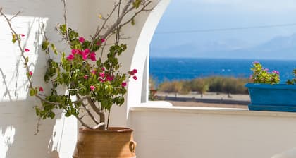 Family Apartment with seaview-5 min from the beach!