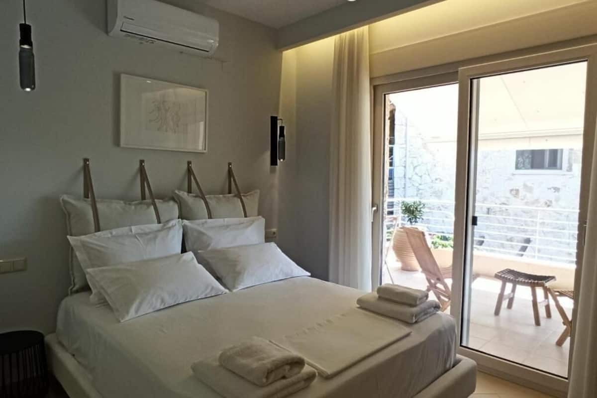 In-room safe, WiFi (free)
