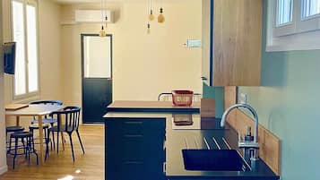 Réfrigérateur, micro-ondes, four, lave-vaisselle