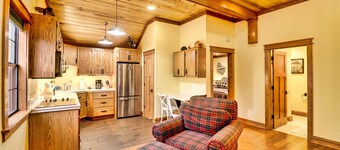 Want to REALLY get away? Round Bottom Roost. Secluded. Close to everything.