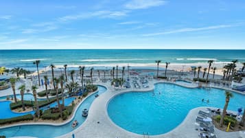 Alberca techada y alberca climatizada