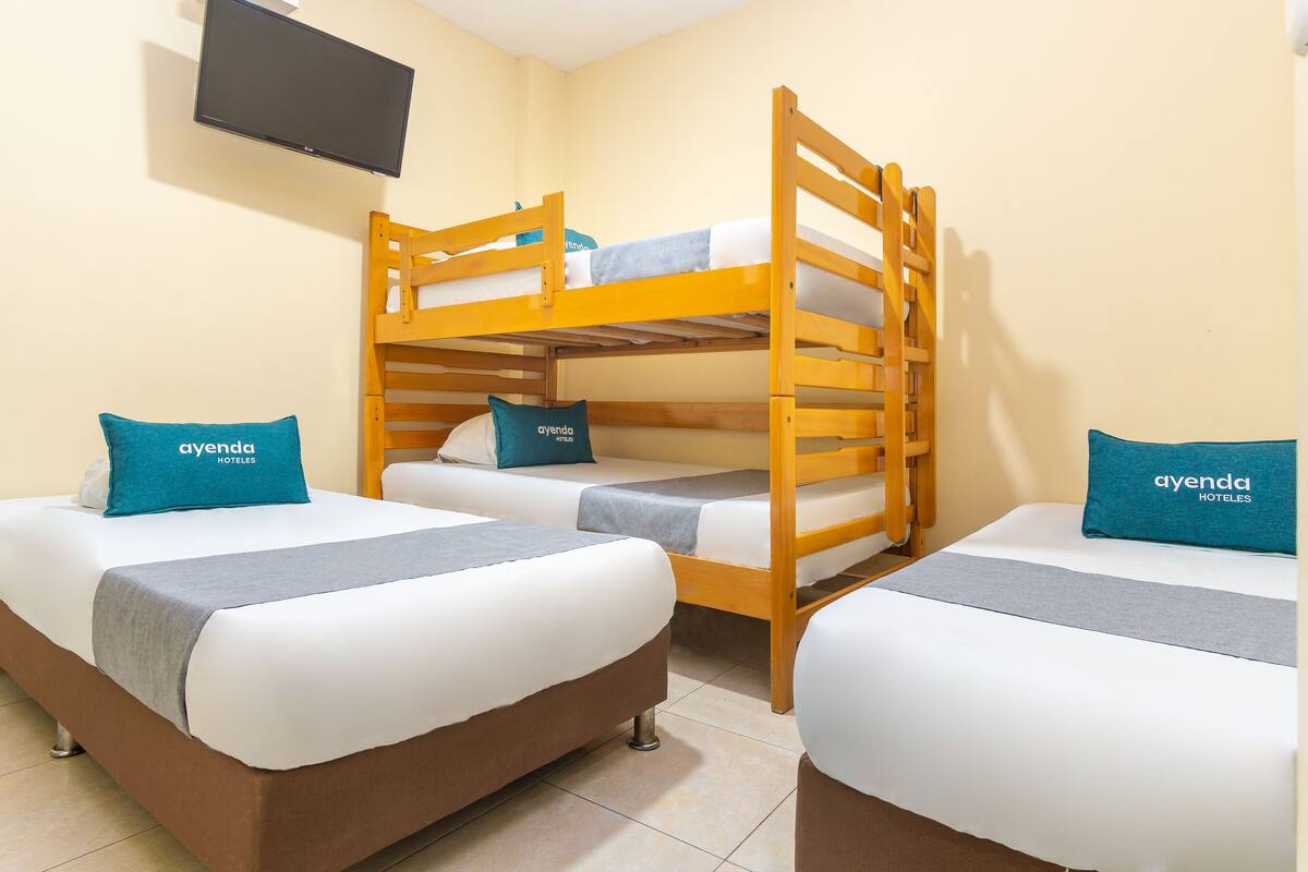 Hypo-allergenic bedding, free WiFi, bed sheets