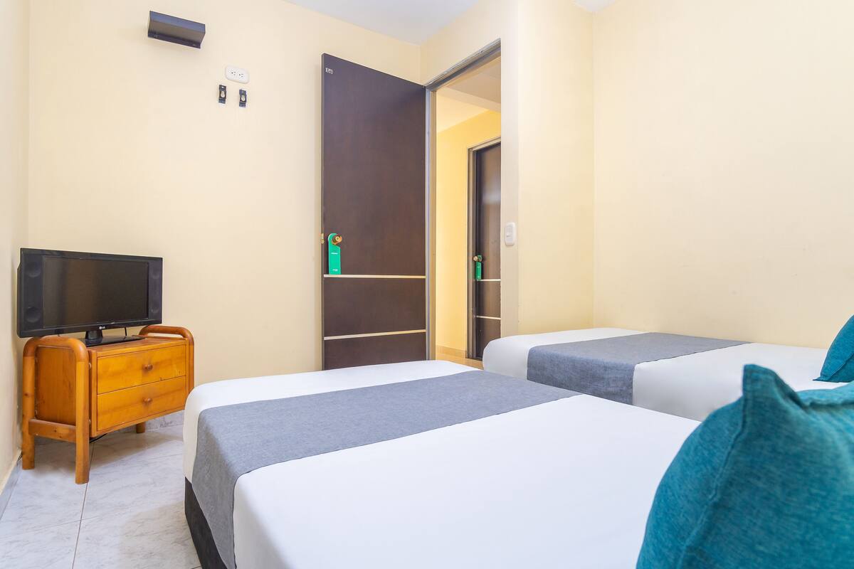 Hypo-allergenic bedding, free WiFi, bed sheets