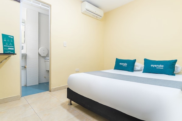 Hypo-allergenic bedding, free WiFi, bed sheets