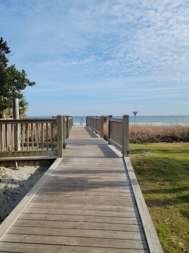 Sea Change: A 4-bedroom retreat on Ocean Blvd. Save 10% for stays of 7 days+