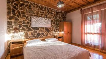 1 chambre, fer et planche Ă repasser, Wi-Fi gratuit, draps fournis