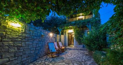 Holiday house Zara with jacuzzi and close to the sea