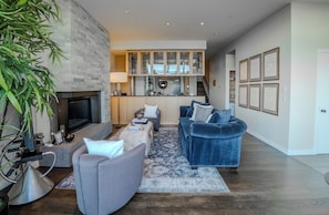 Smart TV, fireplace, Netflix, Hulu