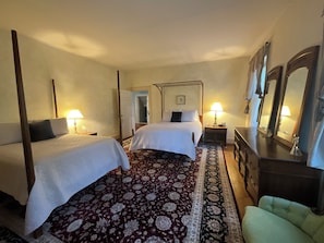 4 bedrooms, desk, iron/ironing board, free WiFi
