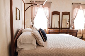 4 habitaciones, escritorio, tabla de planchar con plancha y wifi gratis