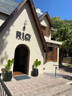 Front of property - Rio Tigre Hotel (Tigre)