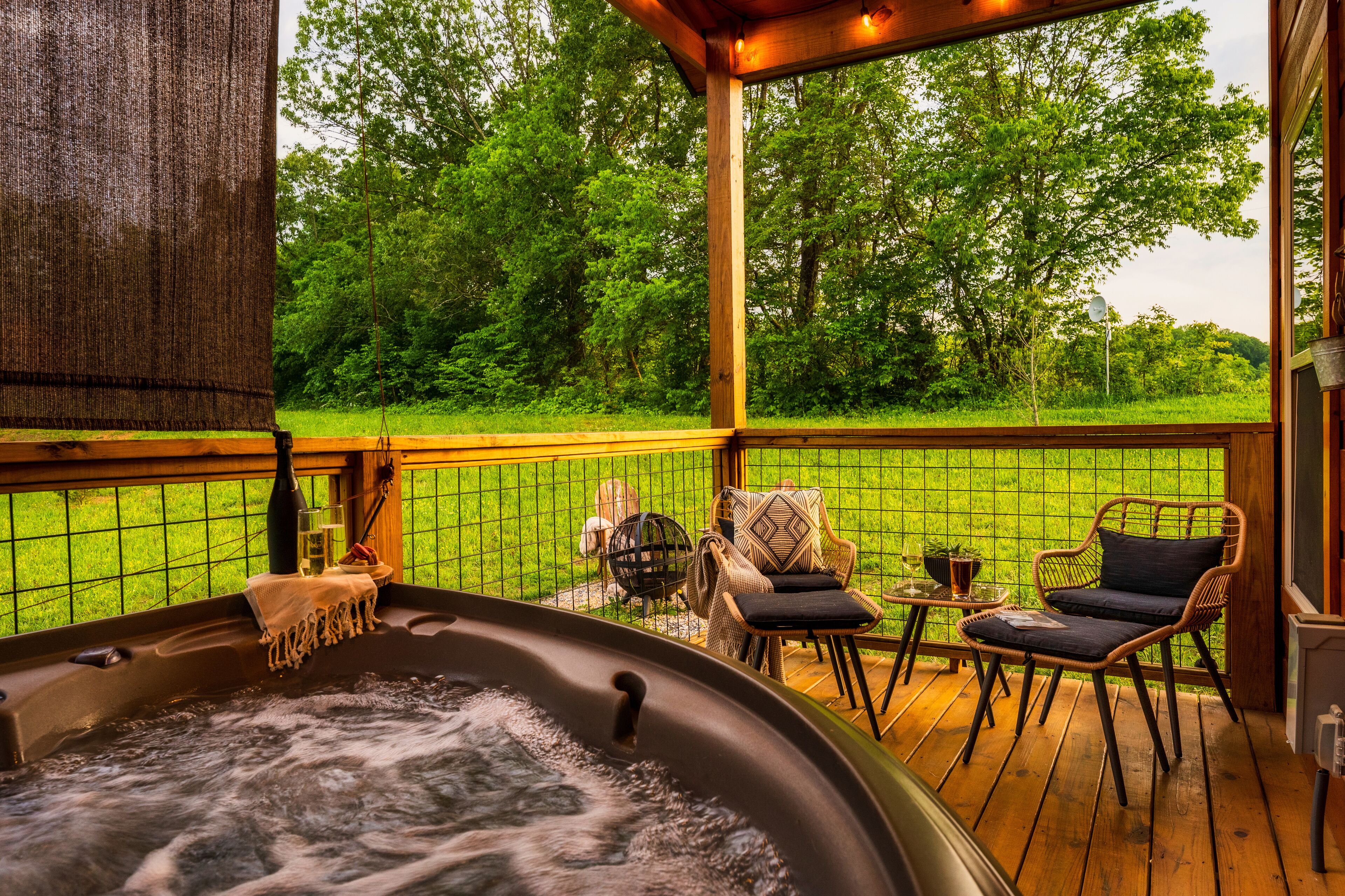 Outdoor spa tub