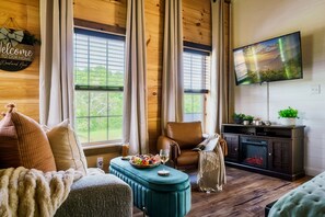Een smart-tv en een open haard