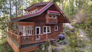 Holzhütte, eigenes Bad, Meerblick (The Cabin on Waterfront) | Außenbereich