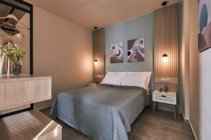 House, Smoking - Charming Retro Studio With Shared Pool and View RU (Malevizi)