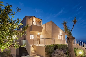House, Smoking