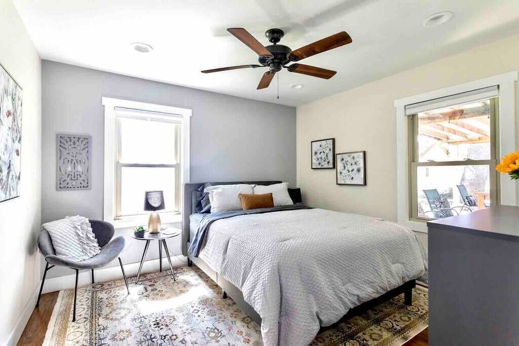 9 makuuhuonetta, vauvan matkasänky, Wi-Fi