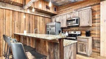 Kühlschrank, Geschirrspüler, Kochgeschirr/Geschirr/Besteck