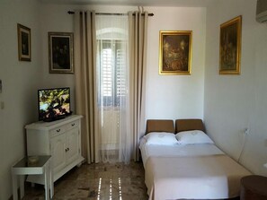1 habitación, internet y ropa de cama 