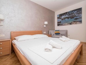 1 bedroom, WiFi, bed sheets