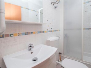 Sèche-cheveux, serviettes fournies