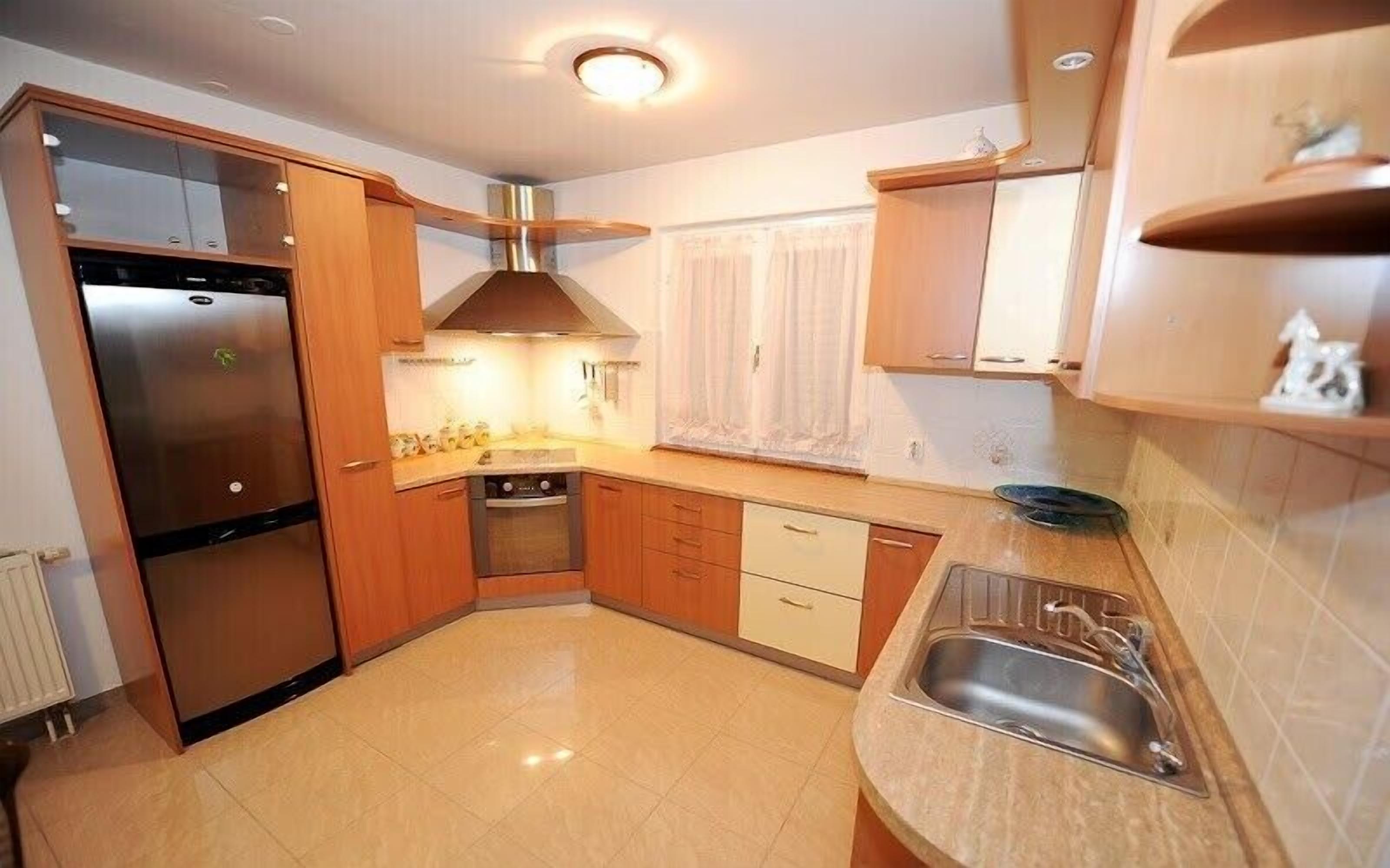 ثلاجة، ميكروويف، فرن، موقد طهي مسطح