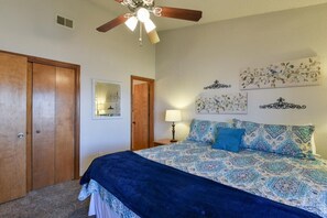 2 bedrooms, desk, iron/ironing board, WiFi
