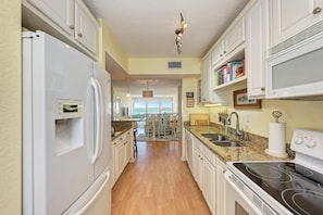 Condo, 2 Queen Beds, Private Pool | Private kitchen | Fridge, microwave, stovetop, dishwasher