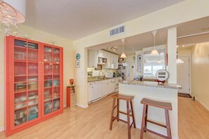 Condo, 2 Queen Beds, Private Pool | Private kitchen | Fridge, microwave, stovetop, dishwasher