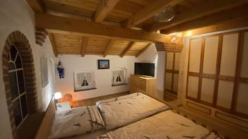 1 bedroom, iron/ironing board, free WiFi