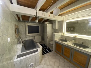 Vasca, asciugacapelli, sapone