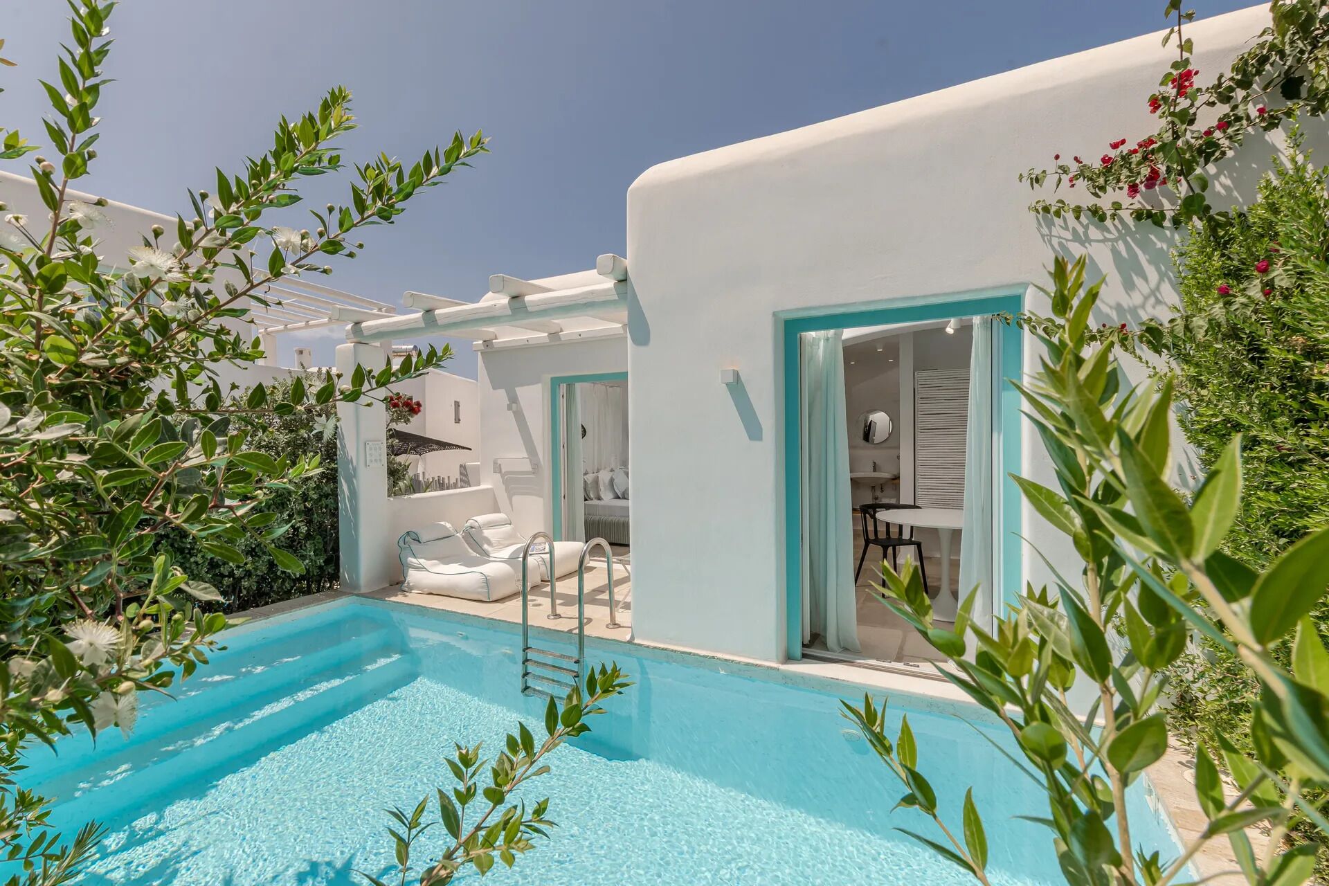 حمام سباحة خاص