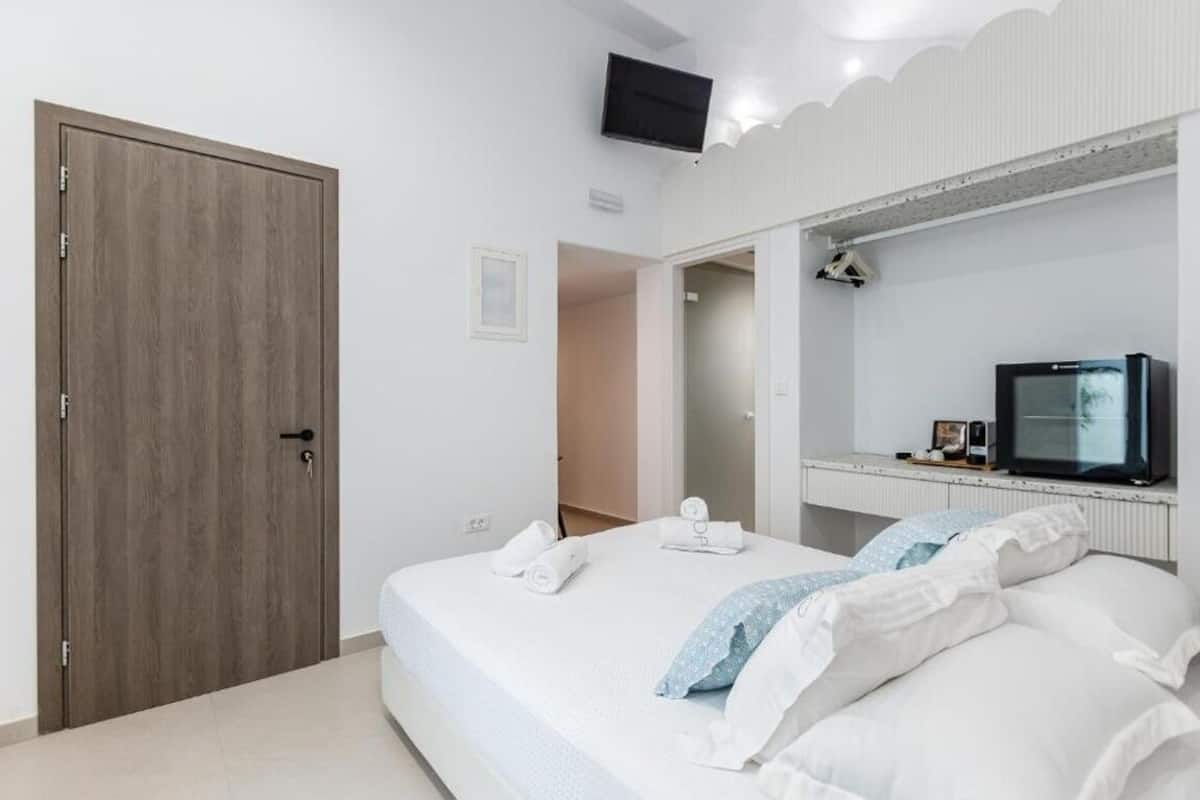 Connected Family Loft | 2 bedrooms, premium bedding, in-room safe, soundproofing