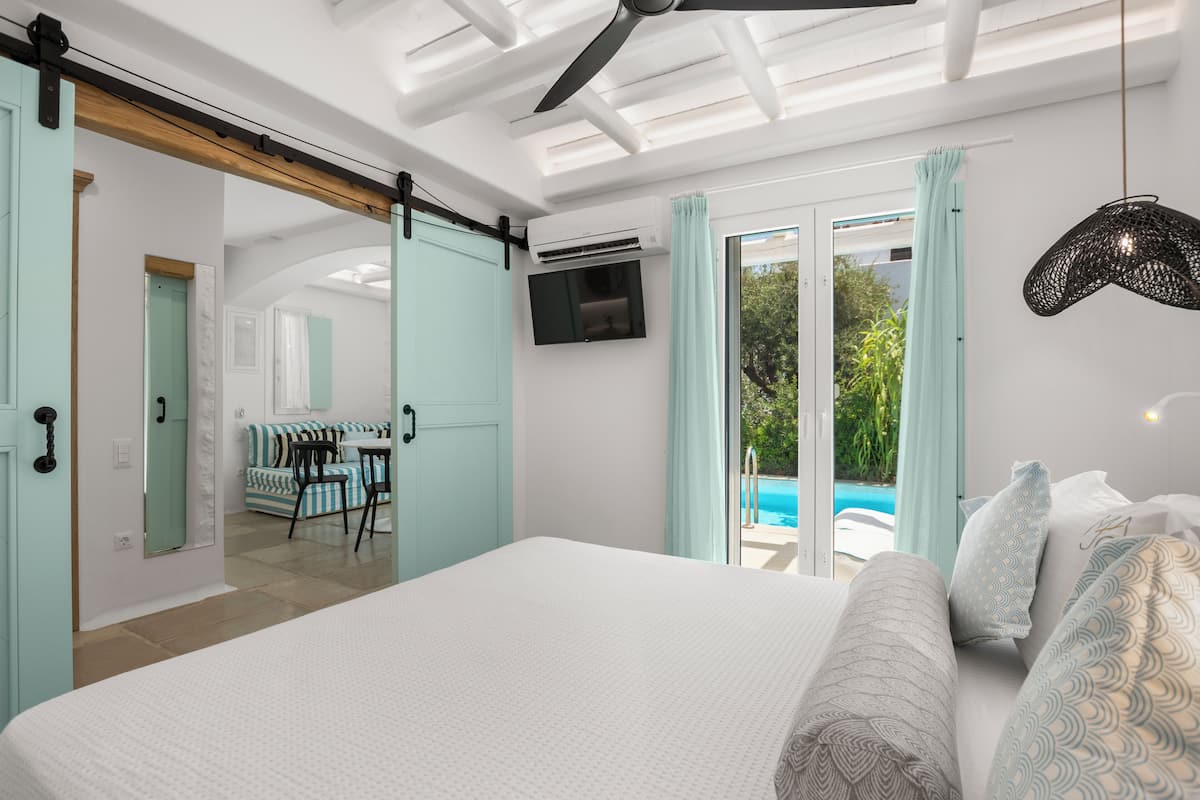 Junior-Suite, 1 Queen-Bett und Schlafsofa, eigener Pool | 2 Schlafzimmer, hochwertige Bettwaren, Zimmersafe