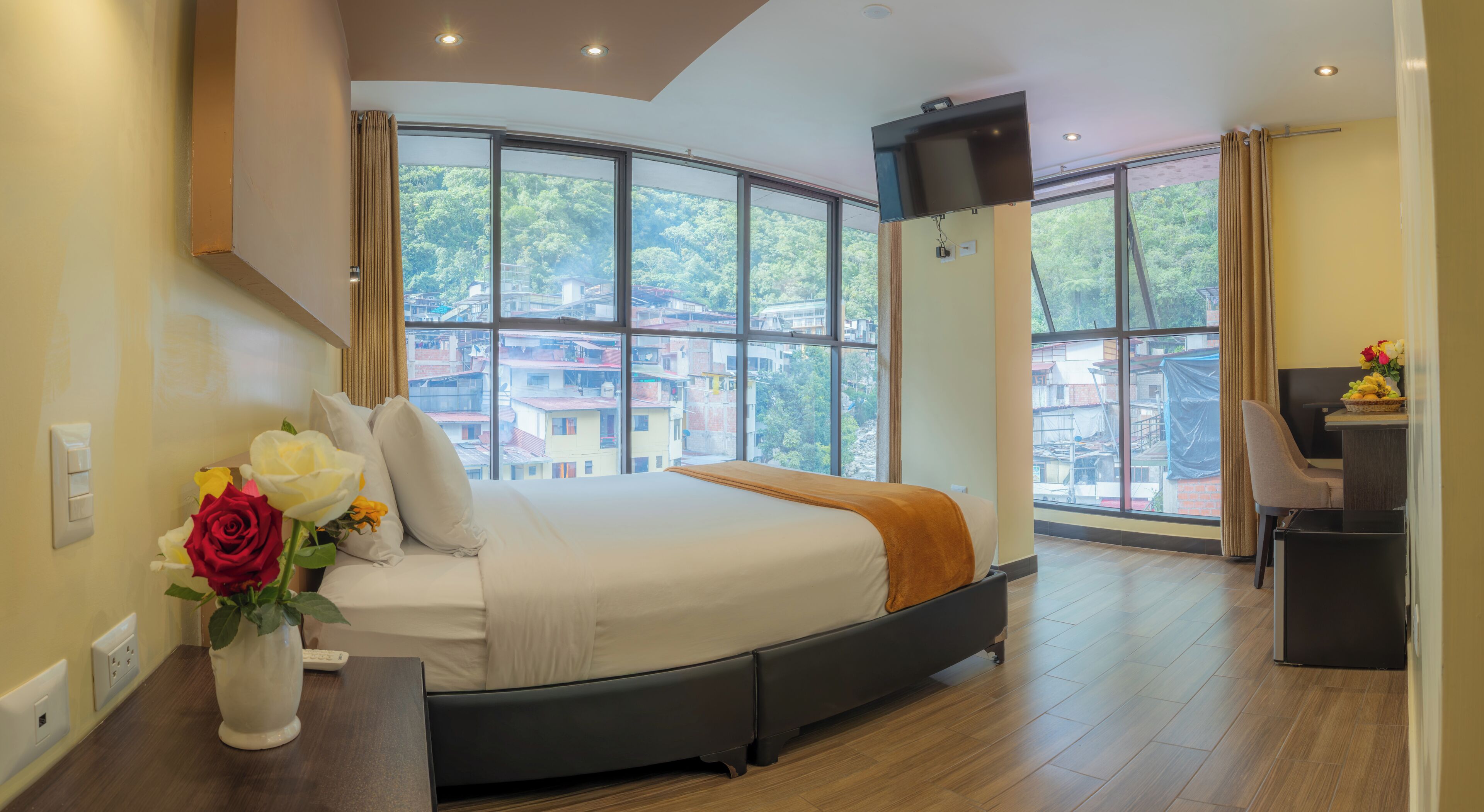 Panoramic Double Room, 1 Queen Bed, Ensuite, Mountain View | Down comforters, pillowtop beds, desk, laptop workspace