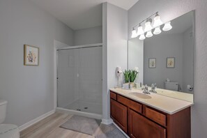 Articles de toilette gratuits, sèche-cheveux, serviettes fournies, savon