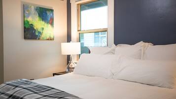 3 bedrooms, desk, iron/ironing board, free WiFi