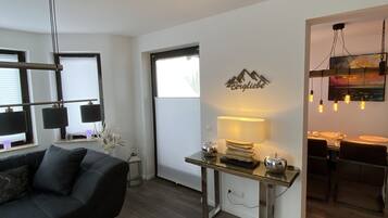 Smart-TV, Videospiele, Musikbibliothek, Stereoanlage