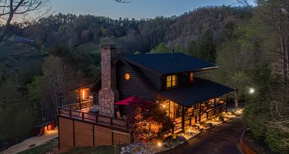 Fainting Goats! Luxe Retreat + 270° Long-Range Views near Asheville, NC