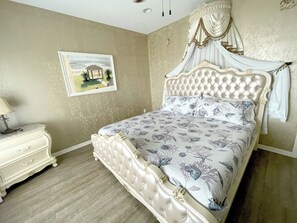 5 bedrooms, desk, iron/ironing board, travel cot