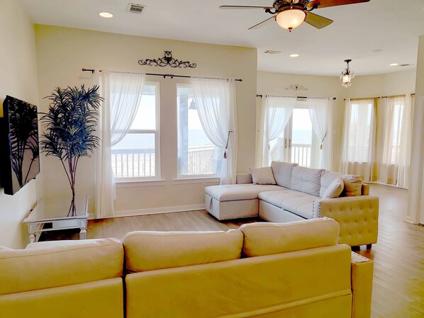 Smart TV, fireplace, video library, printers