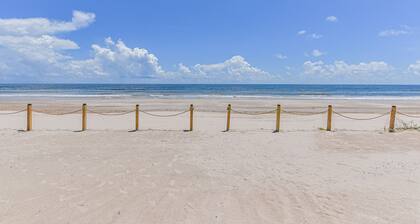 Beauty and the Beach™ Lighthouse - Amazing Romantic Getaway and a Wedding Venue